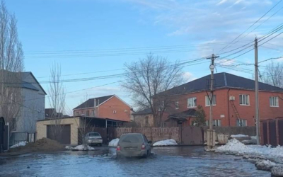 Народный репортер. По улице Калыбаева собралось целое «море»