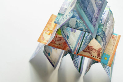 Более миллиарда тенге вложили казахстанцы в финансовую пирамиду Sax Invest