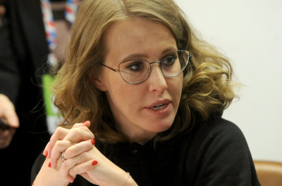 Собчак сравнила Макрона с Терминатором из-за образа в Давосе