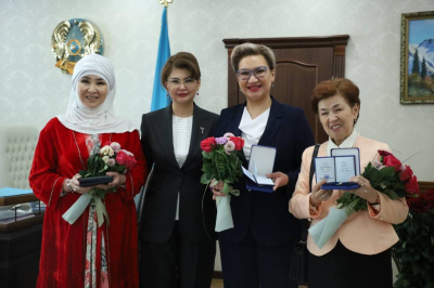 Госнаграды от имени главы государства вручила Аида Балаева