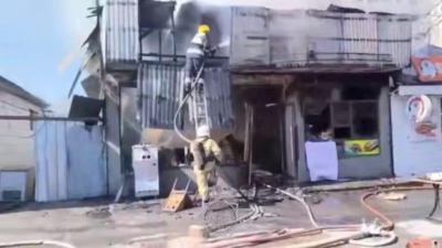 В Алматы загорелось кафе на Брусиловского