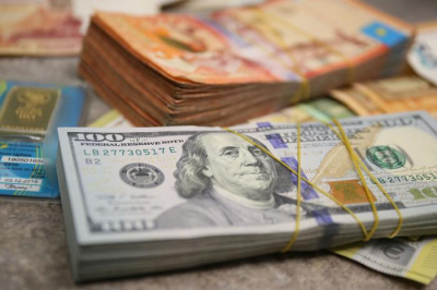 Средневзвешенный курс доллара на бирже составил 495,28 тенге
