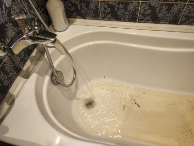 Десятки жителей &laquo;уральской Рублевки&raquo; отравились водой из водопровода