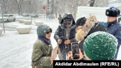 Суд в Алматы оштрафовал еще одну активистку, выходившую на одиночный пикет в защиту Темирлана Енсебека
