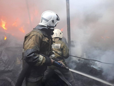 В Алматы пожарные спасли восемь человек  