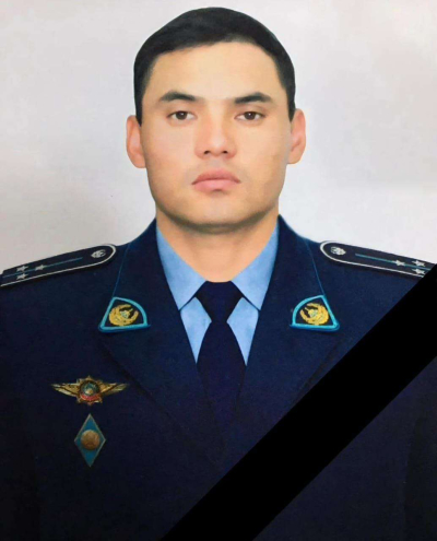 Токаев посмертно наградил полицейского, погибшего на службе в Алматинской области