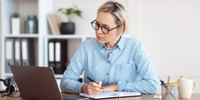 Юрист Курбаков: за вызов на работу в выходной грозит штраф до 50 тысяч