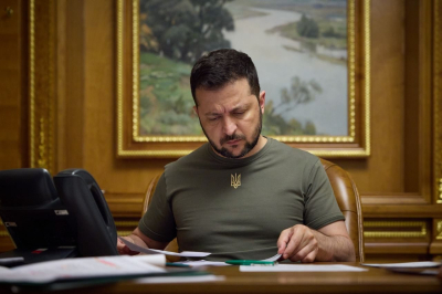 Spectator: положение Зеленского подорвано после соцопроса на Украине