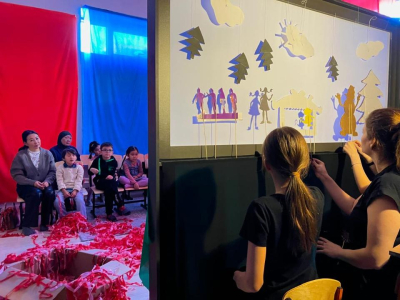 Спектакль «Таза Қазақстан» показали юным зрителям в Астане