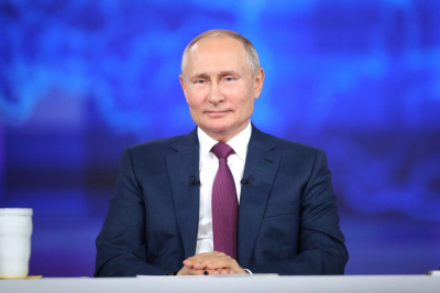 Путин поздравил россиянок с 8 Марта, отметив их особую роль в обществе