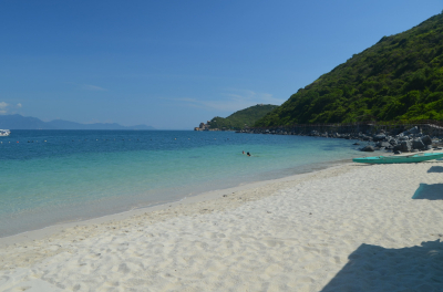 Shot: более 500 туристов из России застряли на Мальдивах